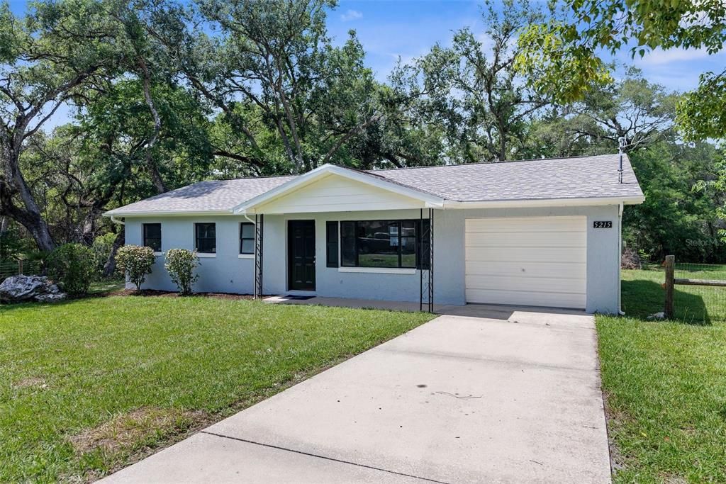 Active With Contract: $219,900 (2 beds, 2 baths, 999 Square Feet)