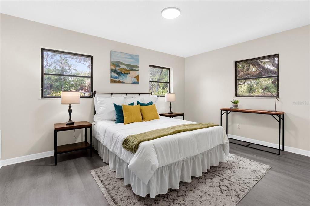 Active With Contract: $219,900 (2 beds, 2 baths, 999 Square Feet)