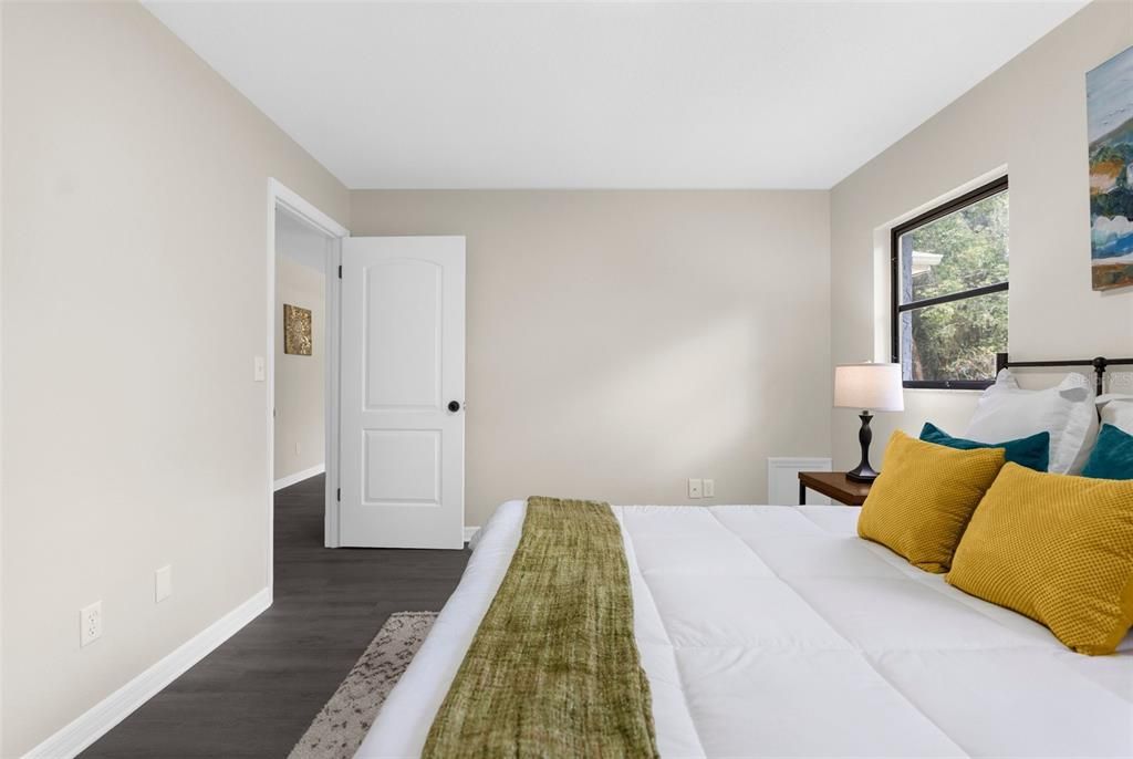 Active With Contract: $219,900 (2 beds, 2 baths, 999 Square Feet)