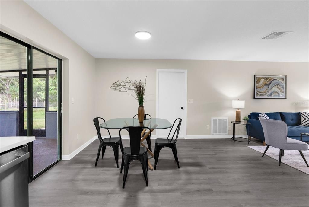 Active With Contract: $219,900 (2 beds, 2 baths, 999 Square Feet)