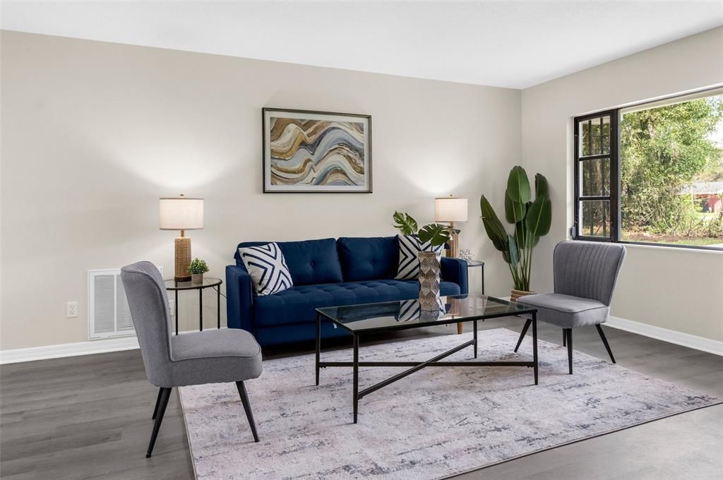 Active With Contract: $219,900 (2 beds, 2 baths, 999 Square Feet)