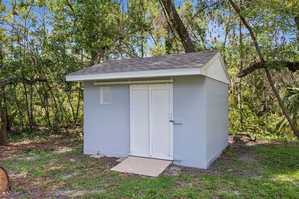 Active With Contract: $219,900 (2 beds, 2 baths, 999 Square Feet)