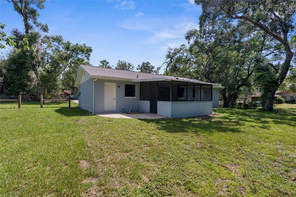 Active With Contract: $219,900 (2 beds, 2 baths, 999 Square Feet)