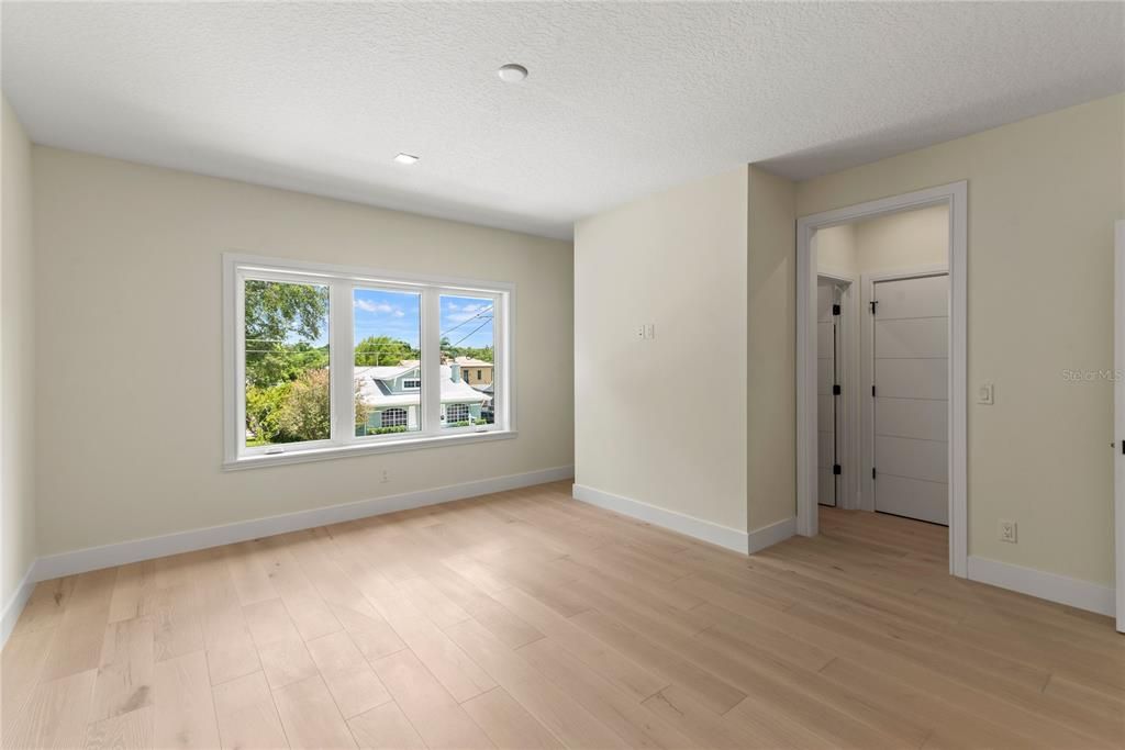 For Sale: $2,300,000 (5 beds, 5 baths, 4146 Square Feet)