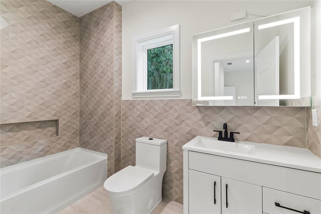 For Sale: $2,300,000 (5 beds, 5 baths, 4146 Square Feet)