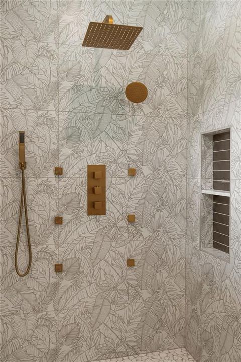 For Sale: $2,300,000 (5 beds, 5 baths, 4146 Square Feet)