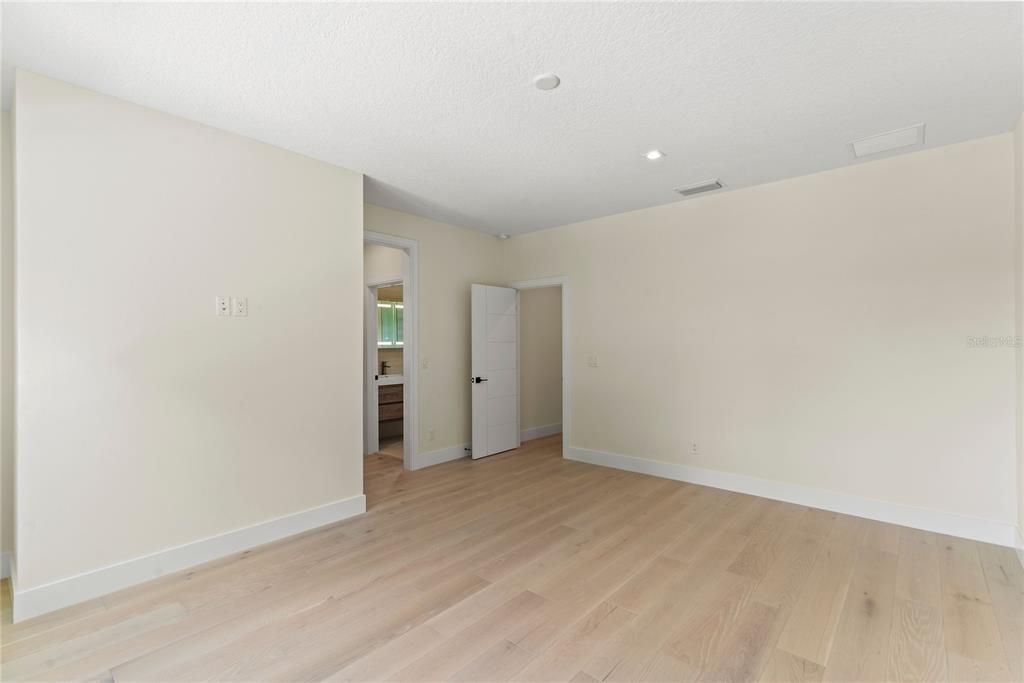 For Sale: $2,300,000 (5 beds, 5 baths, 4146 Square Feet)