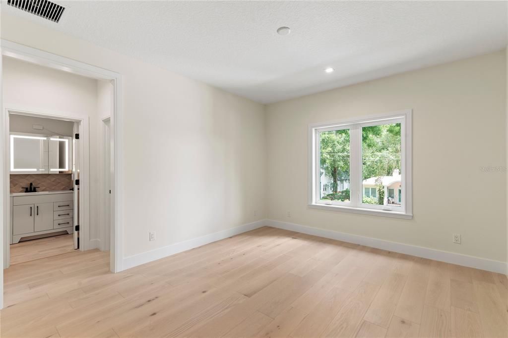 For Sale: $2,300,000 (5 beds, 5 baths, 4146 Square Feet)