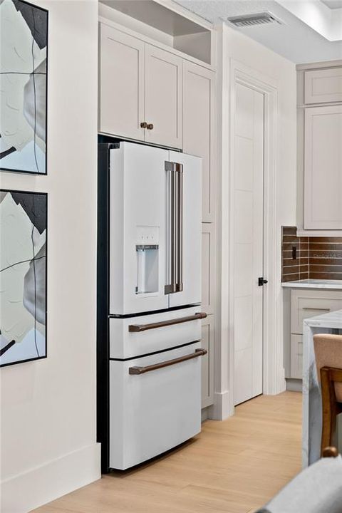 For Sale: $2,300,000 (5 beds, 5 baths, 4146 Square Feet)