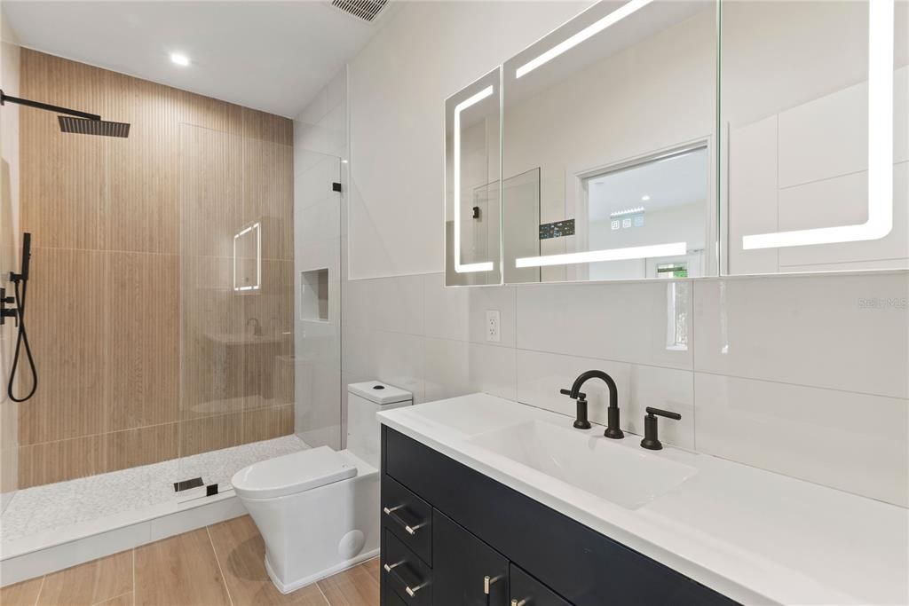 For Sale: $2,300,000 (5 beds, 5 baths, 4146 Square Feet)