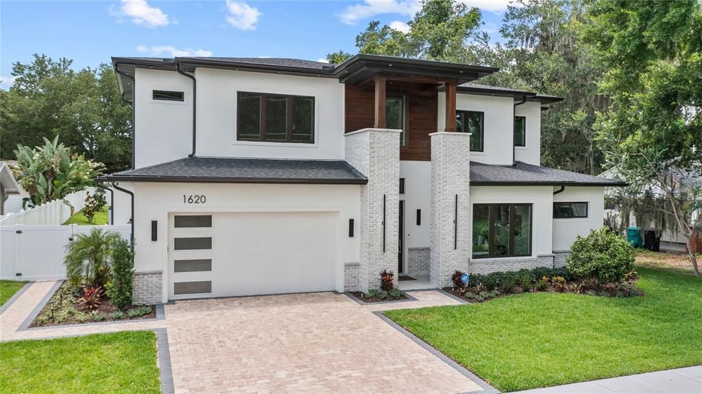 For Sale: $2,300,000 (5 beds, 5 baths, 4146 Square Feet)