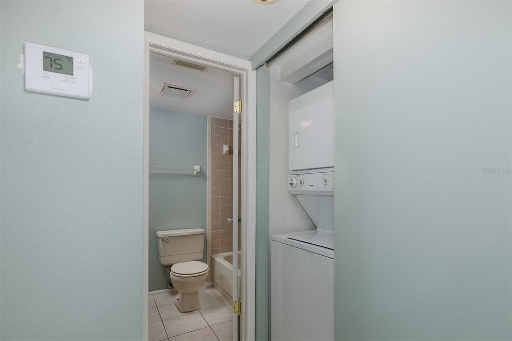 合同活跃: $134,900 (2 贝兹, 2 浴室, 1056 平方英尺)