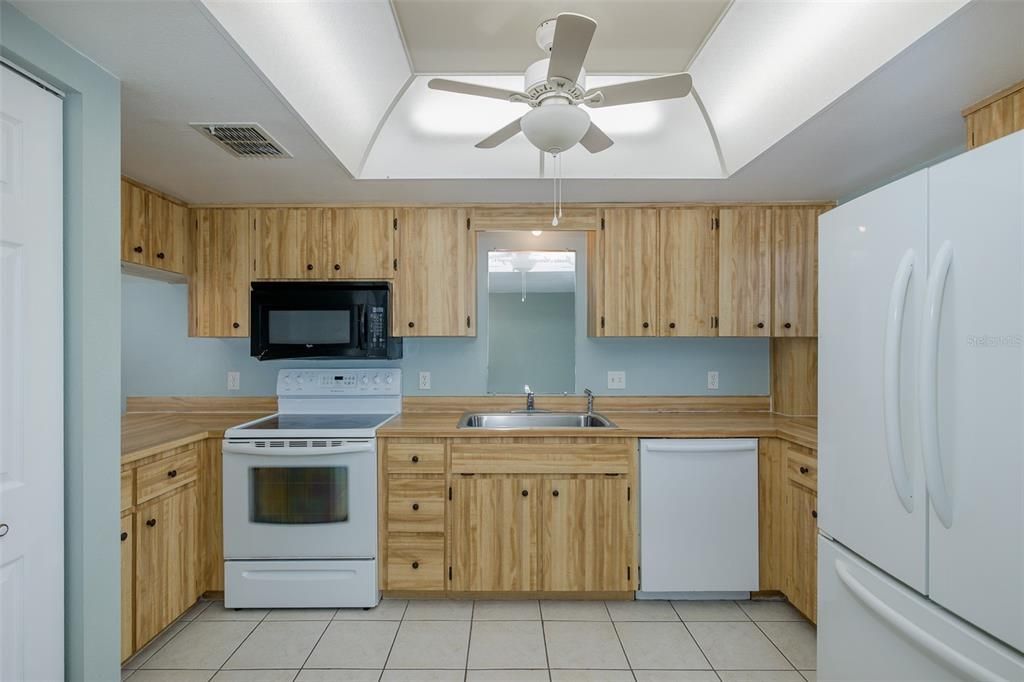 合同活跃: $134,900 (2 贝兹, 2 浴室, 1056 平方英尺)