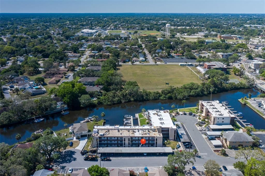 合同活跃: $134,900 (2 贝兹, 2 浴室, 1056 平方英尺)