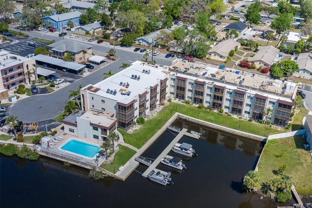 合同活跃: $134,900 (2 贝兹, 2 浴室, 1056 平方英尺)