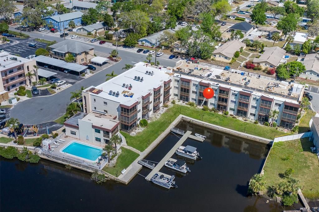 合同活跃: $134,900 (2 贝兹, 2 浴室, 1056 平方英尺)