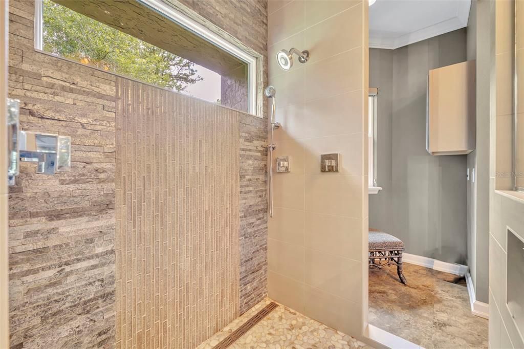 Activo con contrato: $1,200,000 (3 camas, 2 baños, 2566 Pies cuadrados)