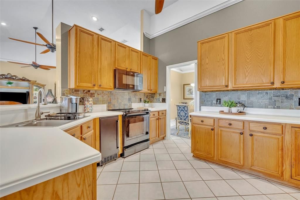 Activo con contrato: $1,200,000 (3 camas, 2 baños, 2566 Pies cuadrados)