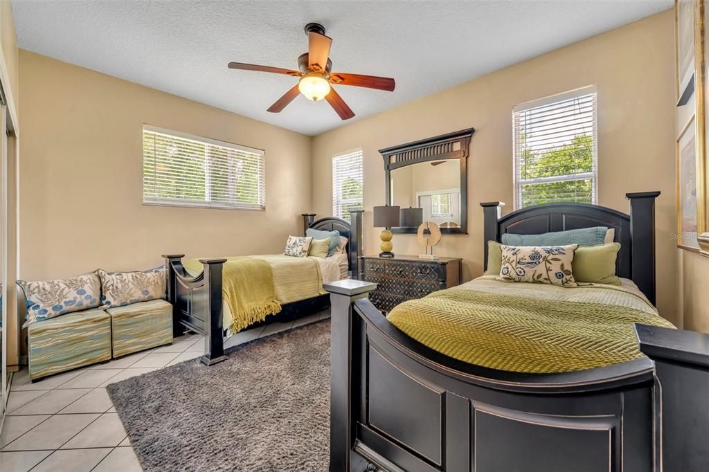 Activo con contrato: $1,200,000 (3 camas, 2 baños, 2566 Pies cuadrados)