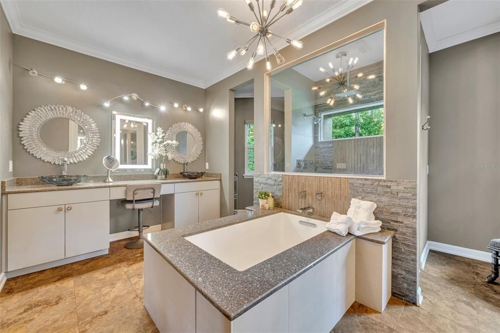 Activo con contrato: $1,200,000 (3 camas, 2 baños, 2566 Pies cuadrados)