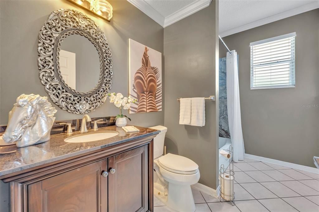 Activo con contrato: $1,200,000 (3 camas, 2 baños, 2566 Pies cuadrados)