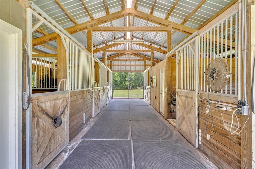 Activo con contrato: $1,200,000 (3 camas, 2 baños, 2566 Pies cuadrados)