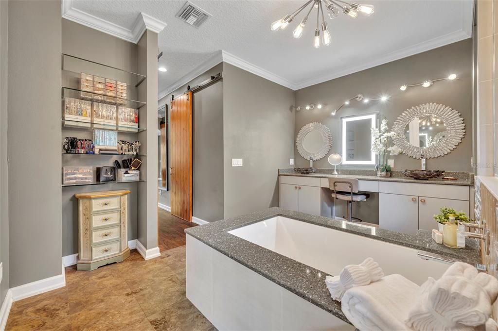 Activo con contrato: $1,200,000 (3 camas, 2 baños, 2566 Pies cuadrados)