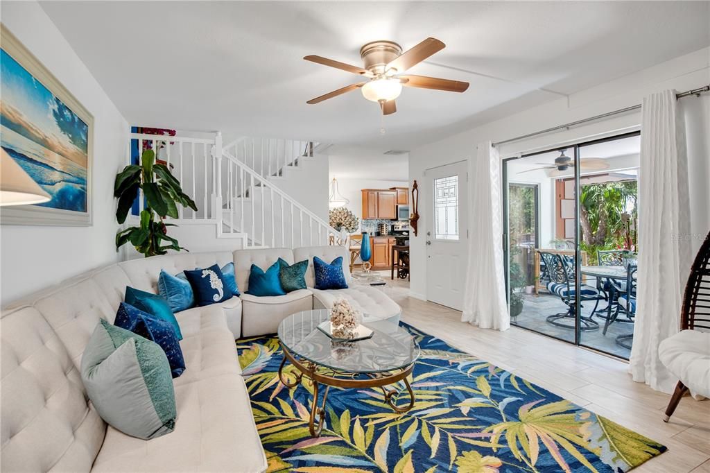 На продажу: $375,000 (2 спален, 2 ванн, 1188 Квадратных фут)