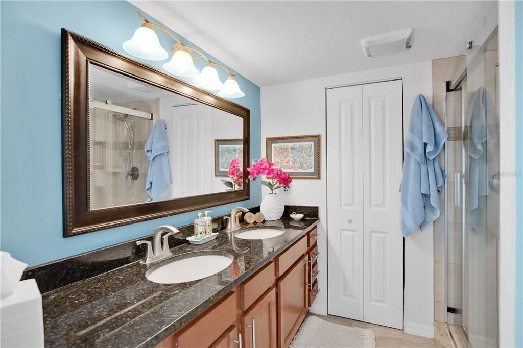 На продажу: $375,000 (2 спален, 2 ванн, 1188 Квадратных фут)