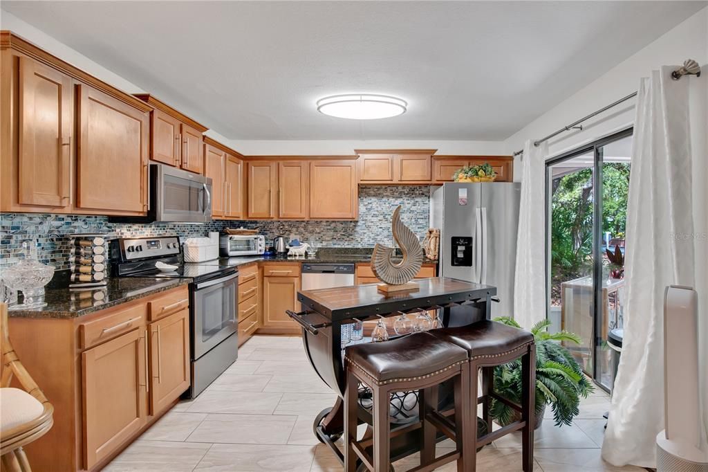 На продажу: $375,000 (2 спален, 2 ванн, 1188 Квадратных фут)