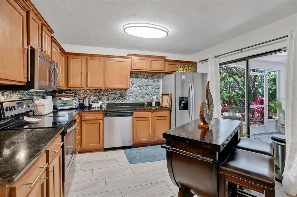 На продажу: $375,000 (2 спален, 2 ванн, 1188 Квадратных фут)