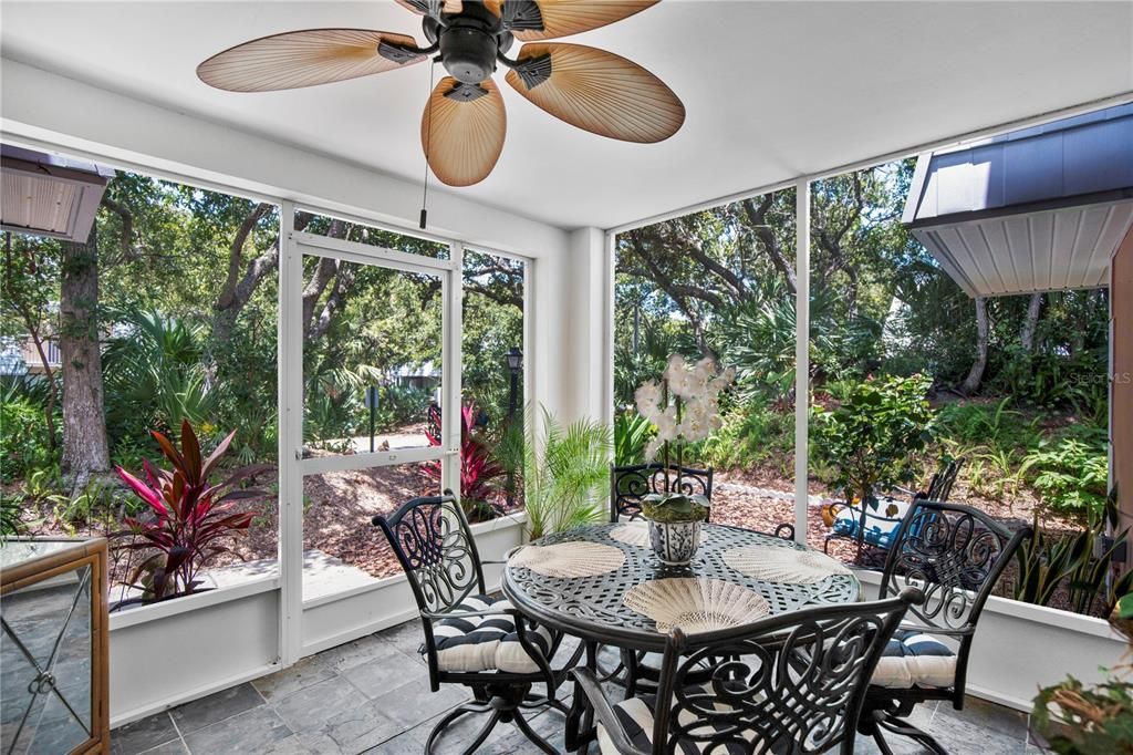 На продажу: $375,000 (2 спален, 2 ванн, 1188 Квадратных фут)