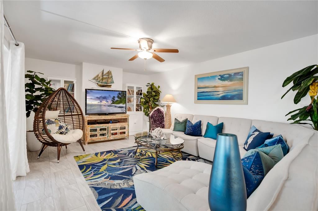 На продажу: $375,000 (2 спален, 2 ванн, 1188 Квадратных фут)