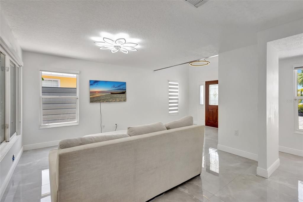 待售: $990,000 (4 贝兹, 3 浴室, 2572 平方英尺)