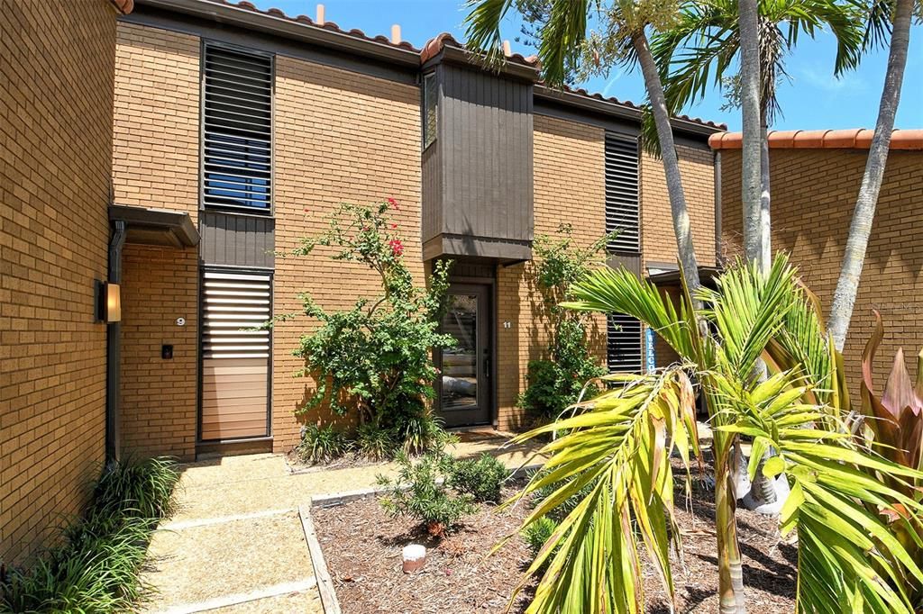 Recently Rented: $3,300 (2 beds, 1 baths, 1122 Square Feet)