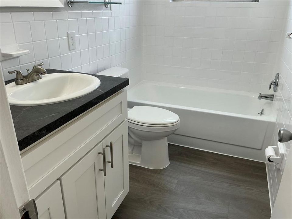 Activo con contrato: $2,150 (2 camas, 2 baños, 1101 Pies cuadrados)