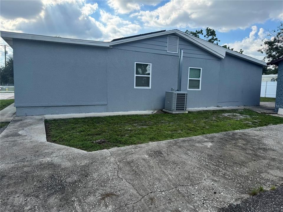 Под контрактом: $425,000 (4 спален, 2 ванн, 1724 Квадратных фут)