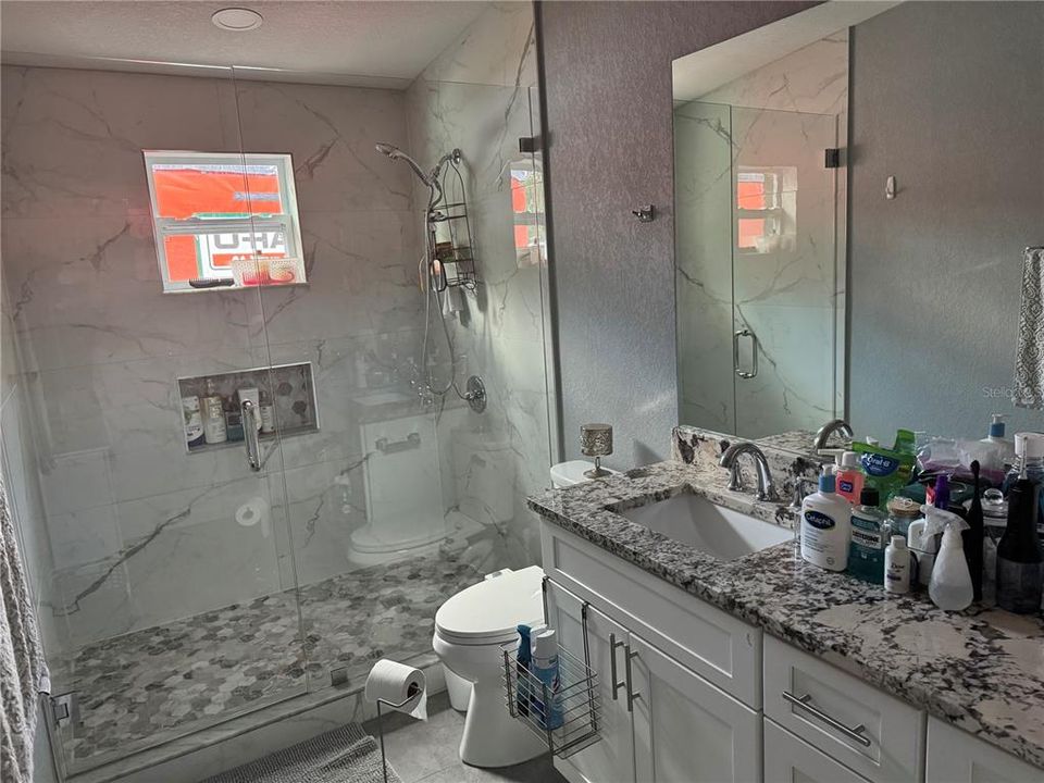 Под контрактом: $425,000 (4 спален, 2 ванн, 1724 Квадратных фут)