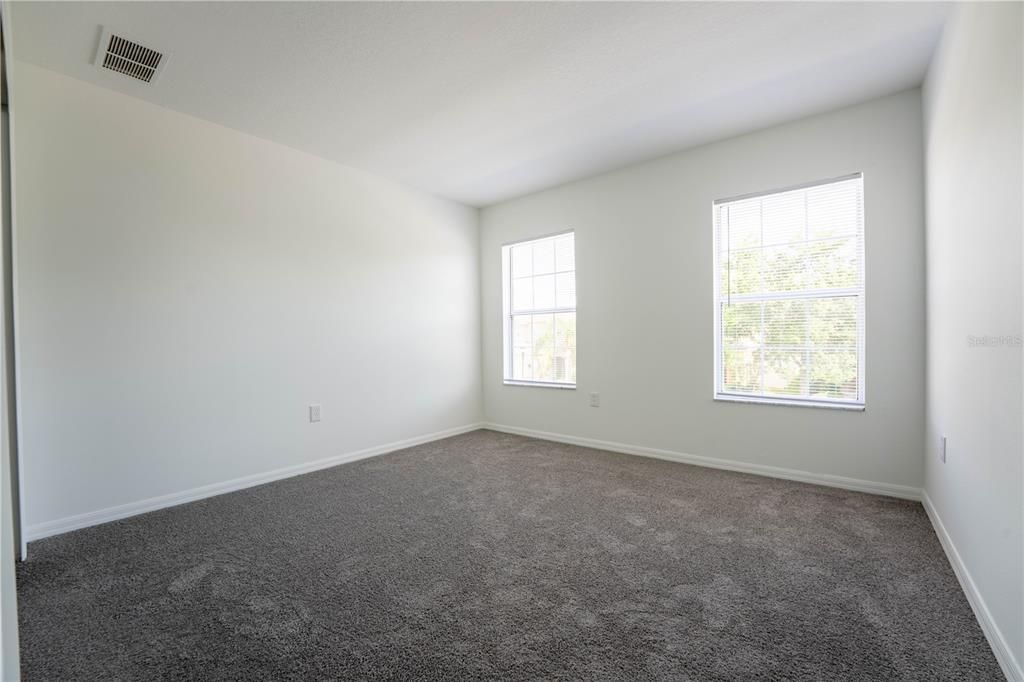 Activo con contrato: $399,900 (5 camas, 3 baños, 2657 Pies cuadrados)