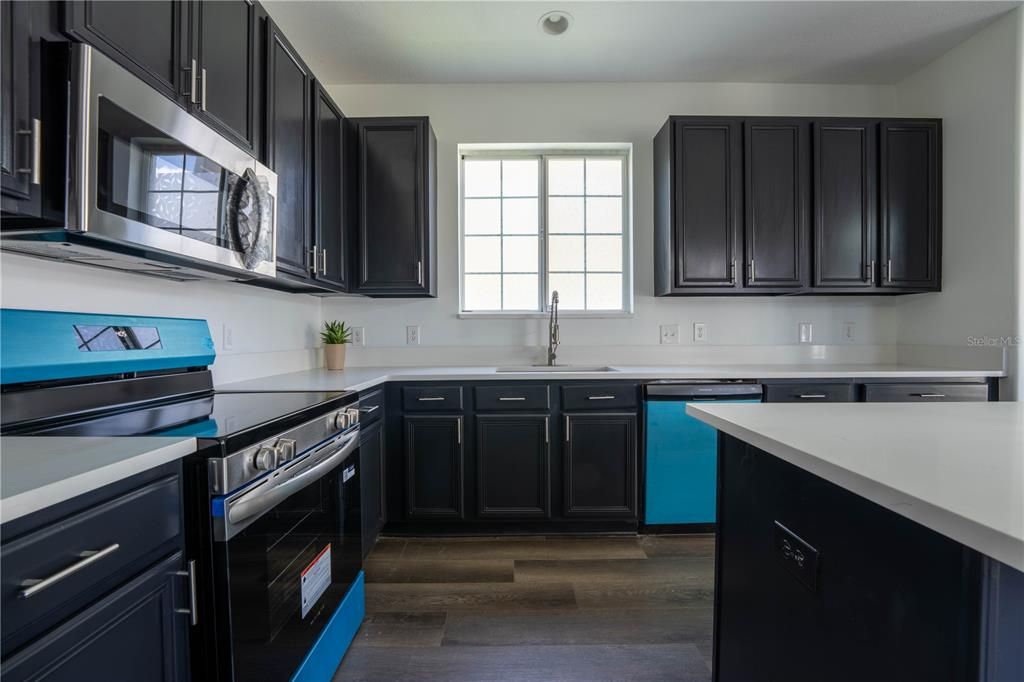 Activo con contrato: $399,900 (5 camas, 3 baños, 2657 Pies cuadrados)