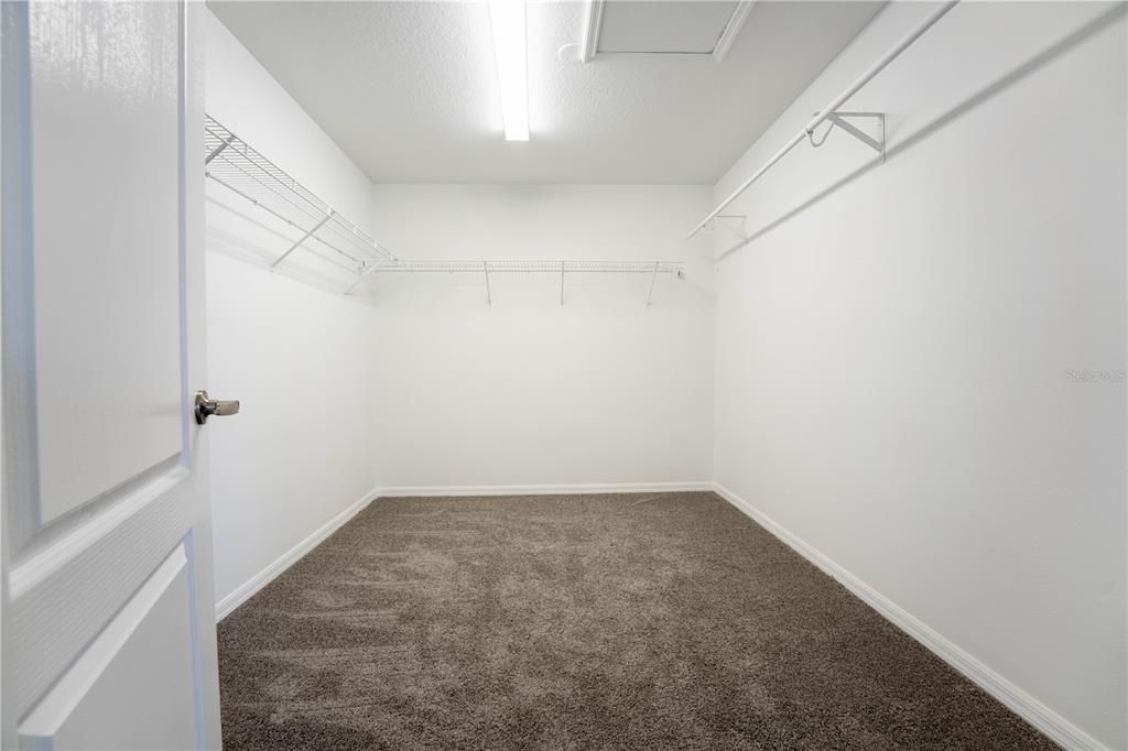 Activo con contrato: $399,900 (5 camas, 3 baños, 2657 Pies cuadrados)