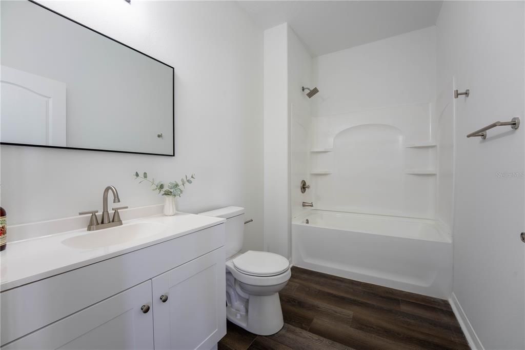 Activo con contrato: $399,900 (5 camas, 3 baños, 2657 Pies cuadrados)