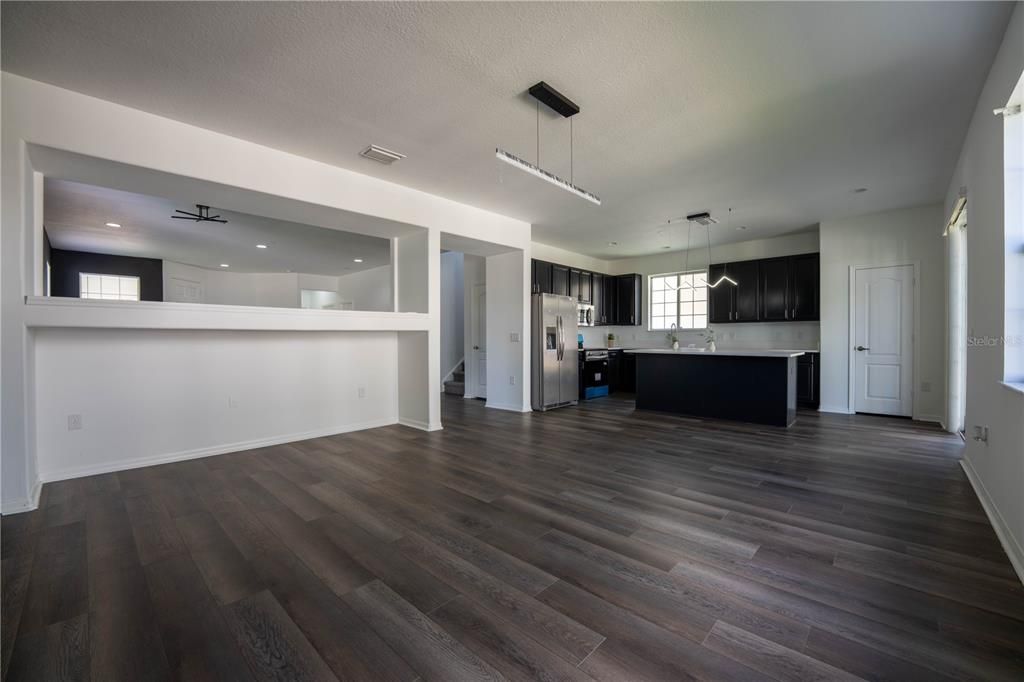 Activo con contrato: $399,900 (5 camas, 3 baños, 2657 Pies cuadrados)