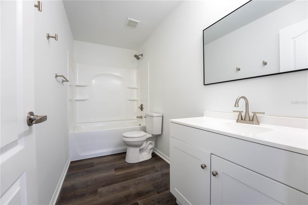 Activo con contrato: $399,900 (5 camas, 3 baños, 2657 Pies cuadrados)