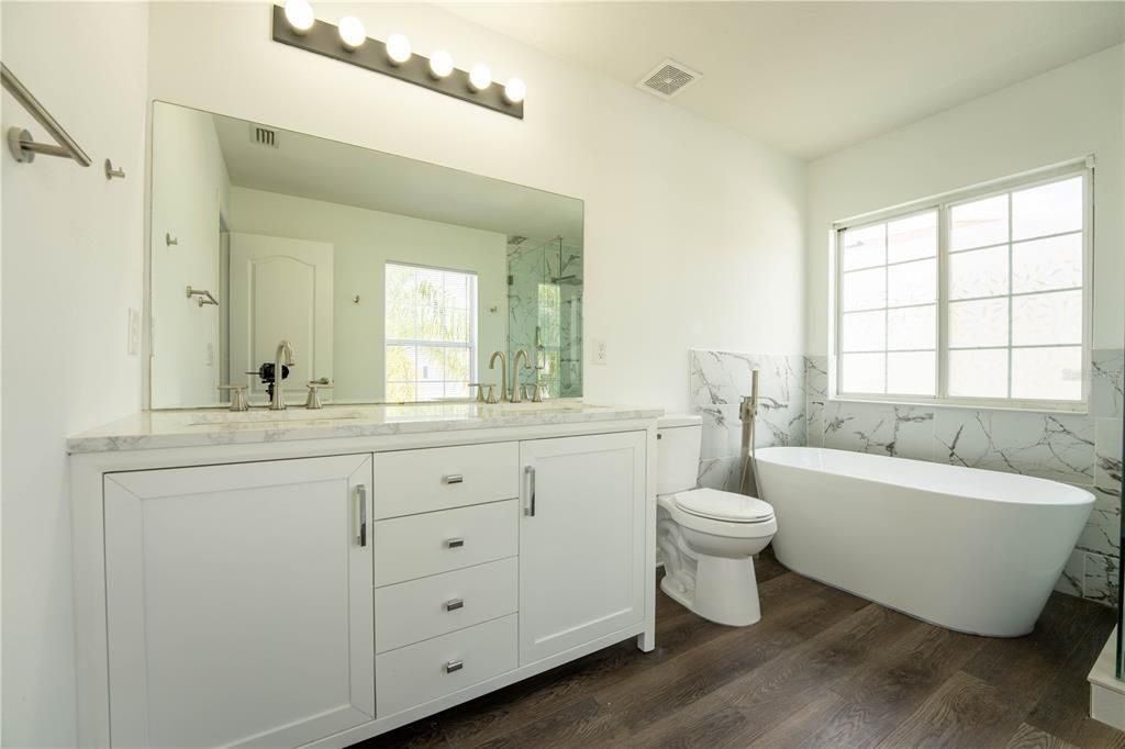 Activo con contrato: $399,900 (5 camas, 3 baños, 2657 Pies cuadrados)