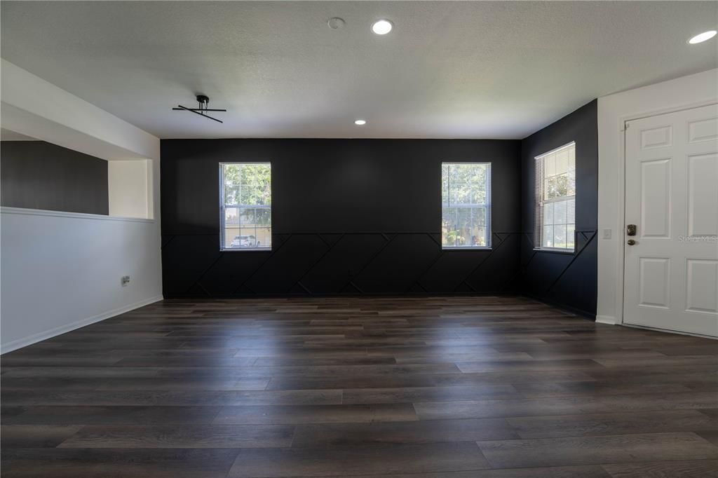 Activo con contrato: $399,900 (5 camas, 3 baños, 2657 Pies cuadrados)