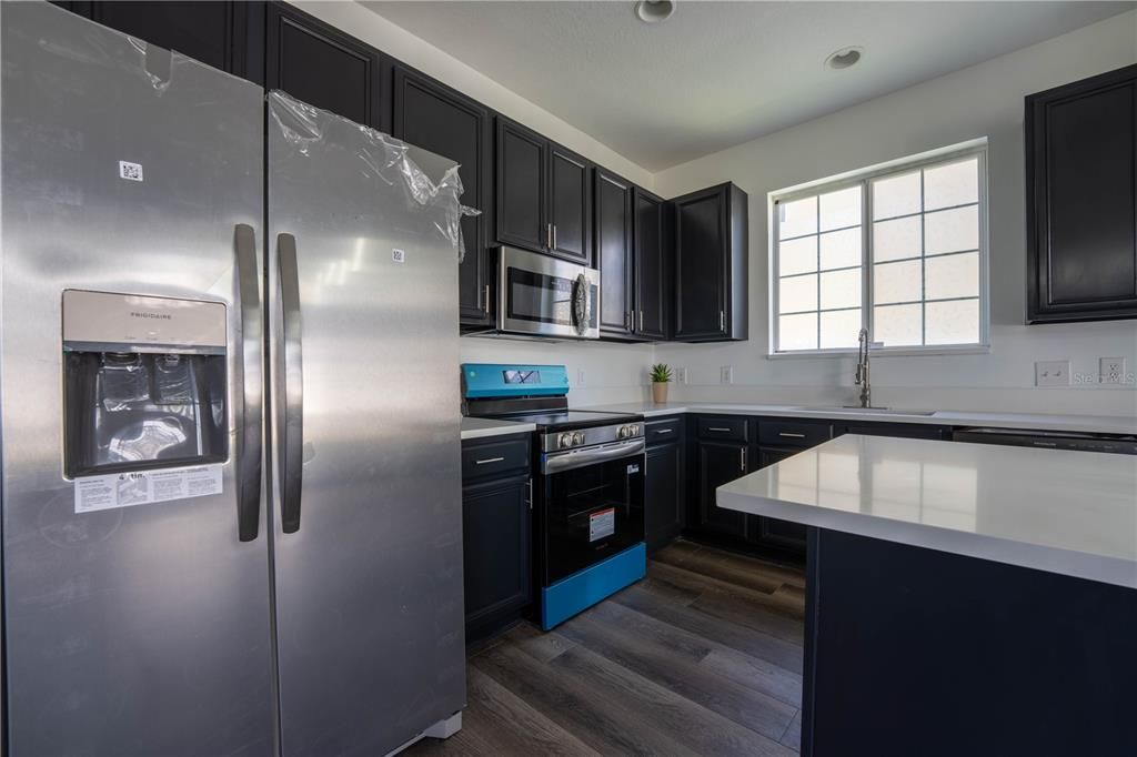 Activo con contrato: $399,900 (5 camas, 3 baños, 2657 Pies cuadrados)