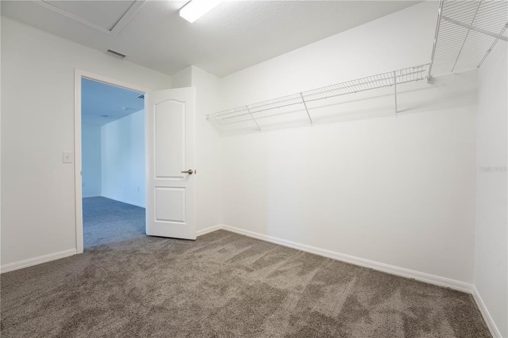 Activo con contrato: $399,900 (5 camas, 3 baños, 2657 Pies cuadrados)