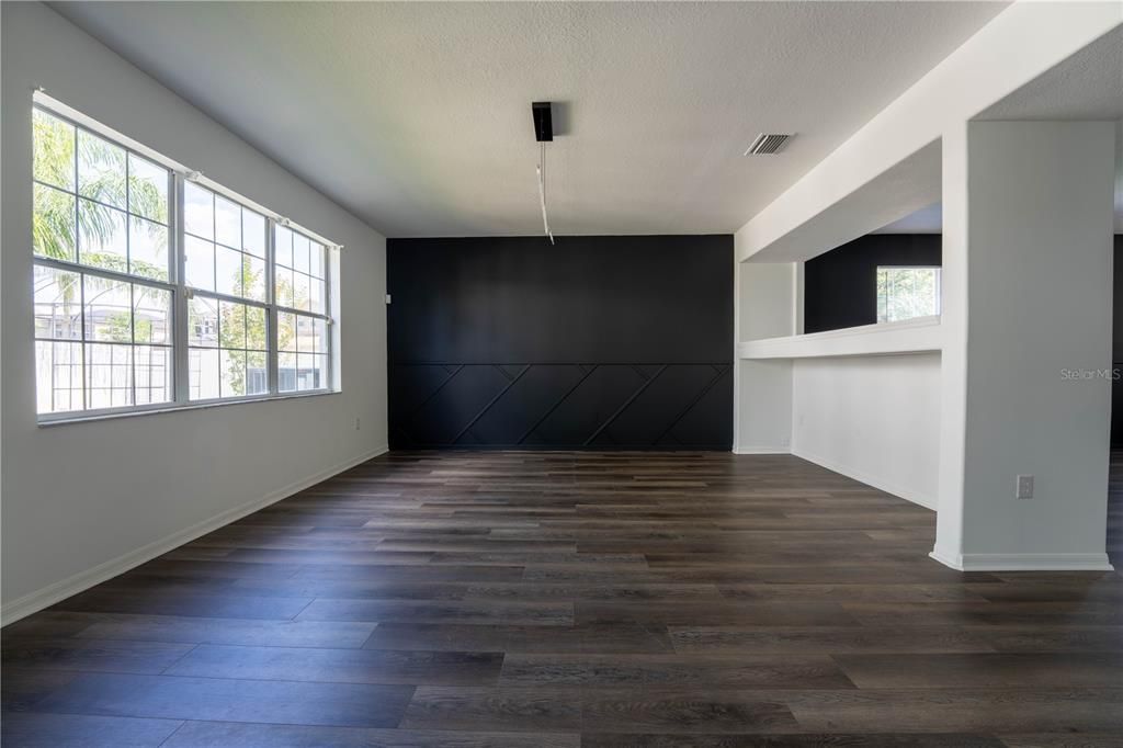 Activo con contrato: $399,900 (5 camas, 3 baños, 2657 Pies cuadrados)