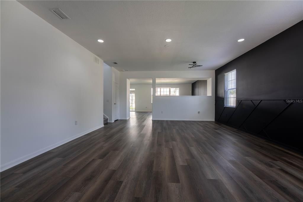 Activo con contrato: $399,900 (5 camas, 3 baños, 2657 Pies cuadrados)